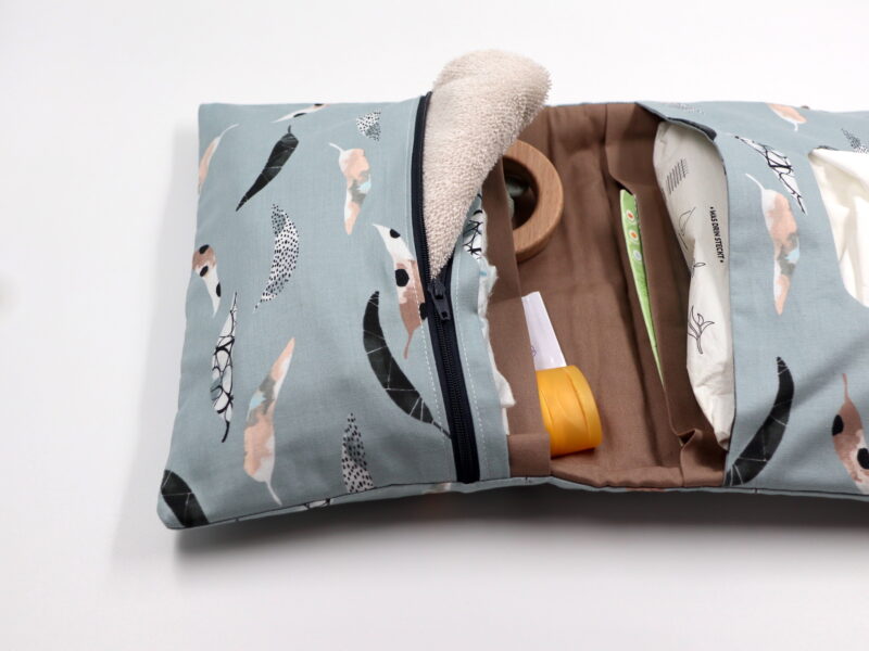 Windeltasche mit Namen "Outside in Nature" – Bild 2