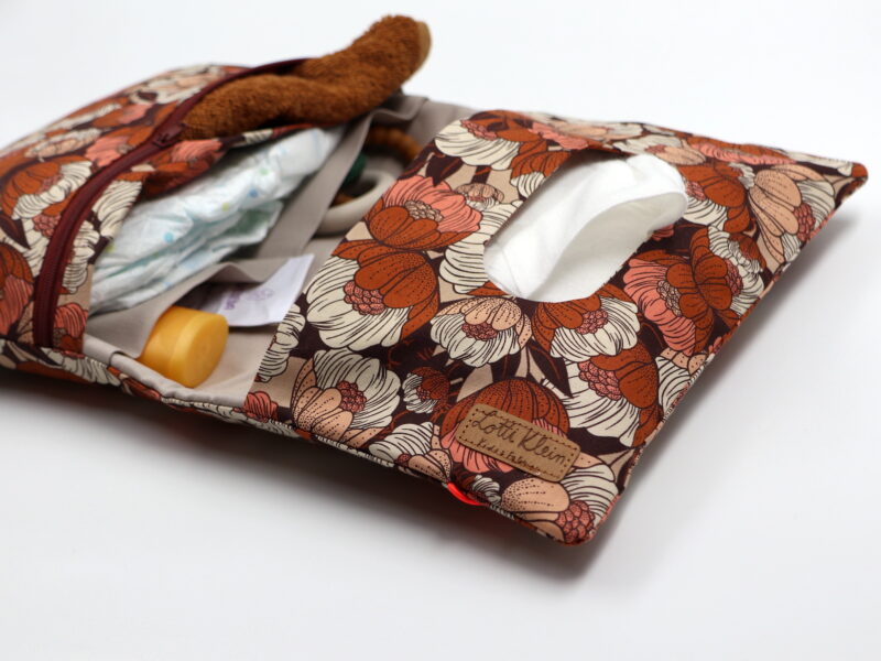 Windeltasche mit Namen "Wild Flora" – Bild 3