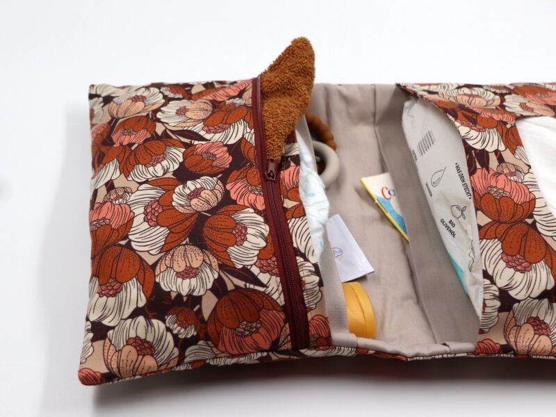 Windeltasche mit Namen "Wild Flora" – Bild 2
