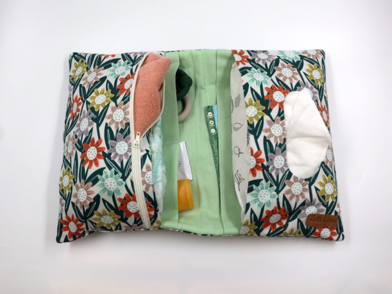 Windeltasche mit Namen "Creatures great and small" – Bild 5