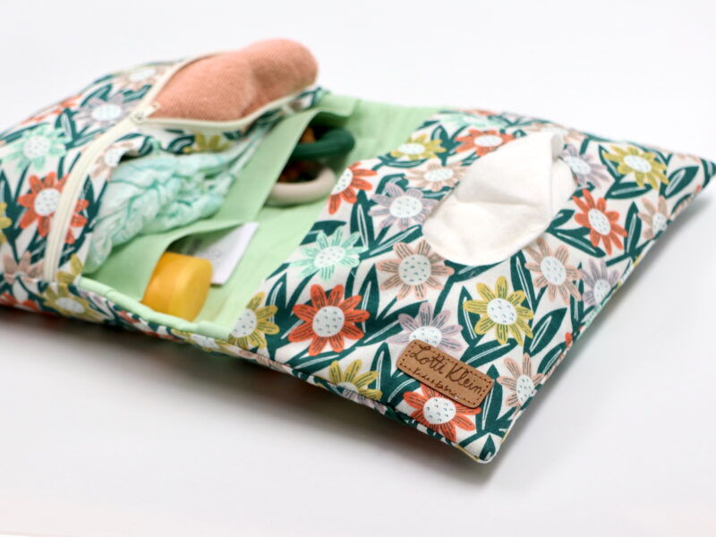 Windeltasche mit Namen "Creatures great and small" – Bild 4