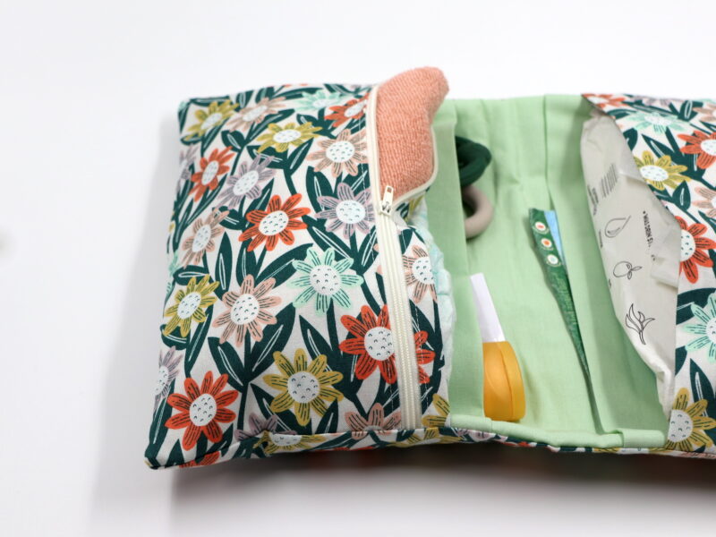 Windeltasche mit Namen "Creatures great and small" – Bild 3