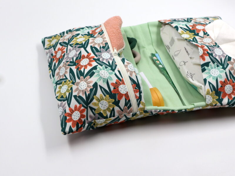 Windeltasche mit Namen "Creatures great and small" – Bild 2