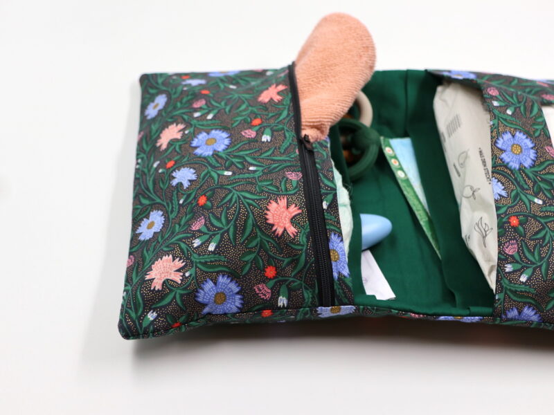 Windeltasche mit Namen "Aster Navy" – Bild 2