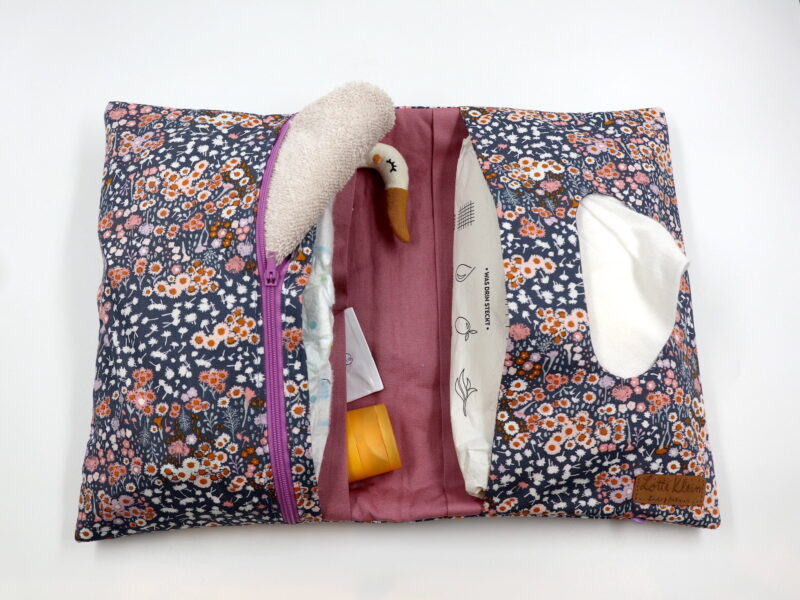 Windeltasche mit Namen "Flora Fields" – Bild 4