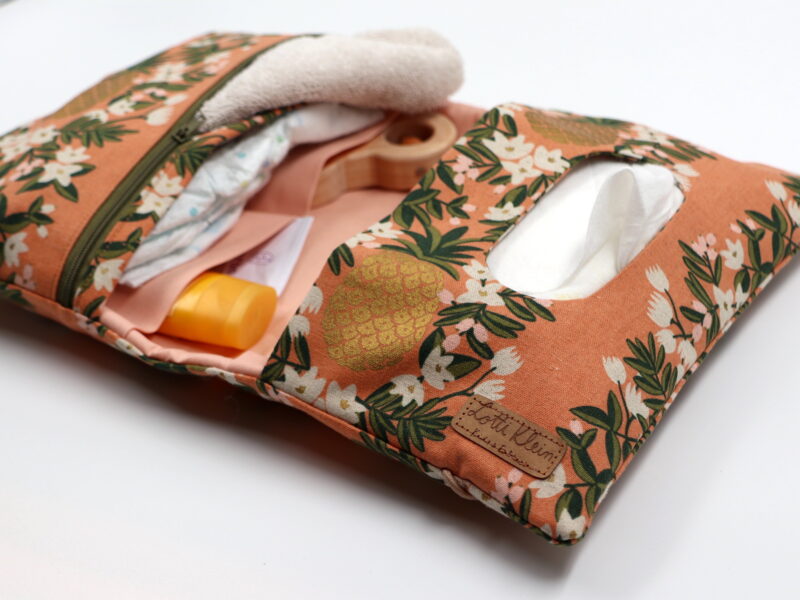 Windeltasche mit Namen "Pineapple Stripe" – Bild 3