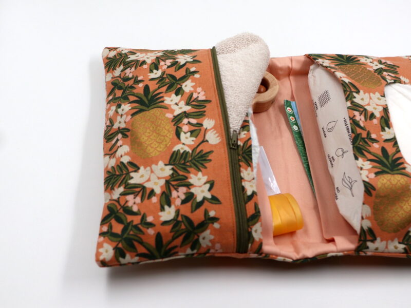 Windeltasche mit Namen "Pineapple Stripe" – Bild 2