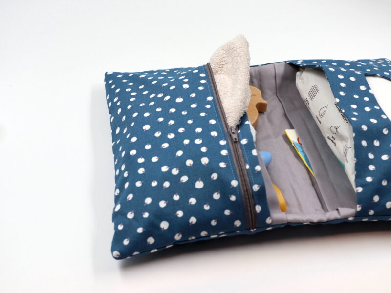 Windeltasche mit Namen "Tapas Island Blue" – Bild 2