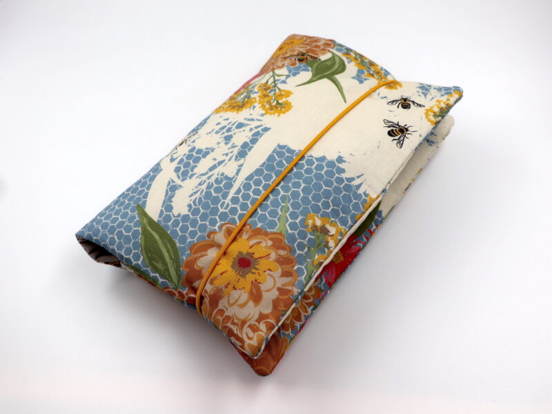 Windeltasche mit Namen "Honeybee Garden" – Bild 5