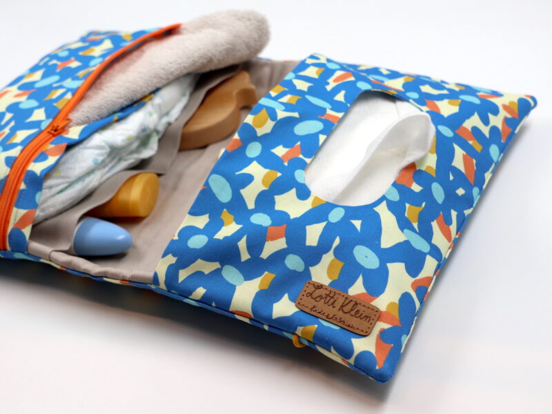 Windeltasche mit Namen "Painted Daisy" – Bild 5