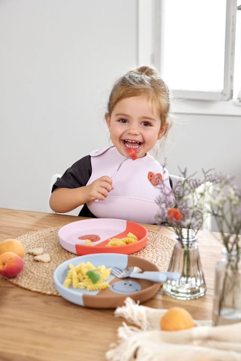 Kinderteller aus Silikon "Happy Rascals" – Herz – Bild 5