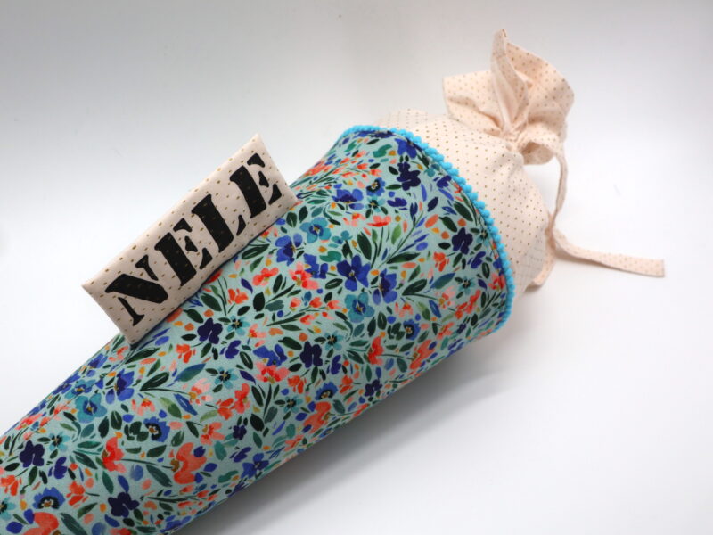 Schultüte "Wild flowers" mit Namen