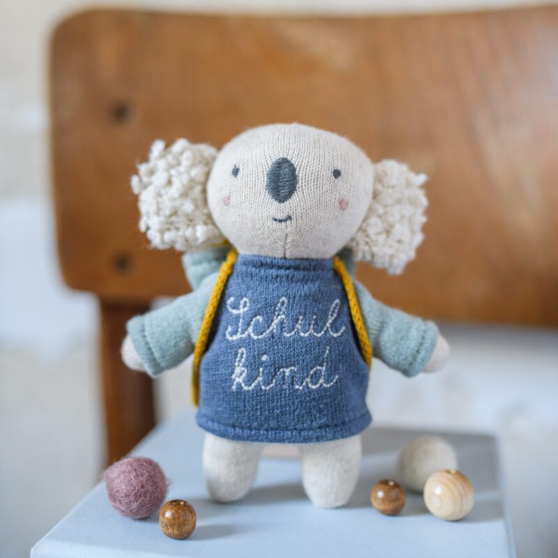 Kleiner Kuschelfreund "Schulkind" – Koala mit Schulranzen – Bild 4
