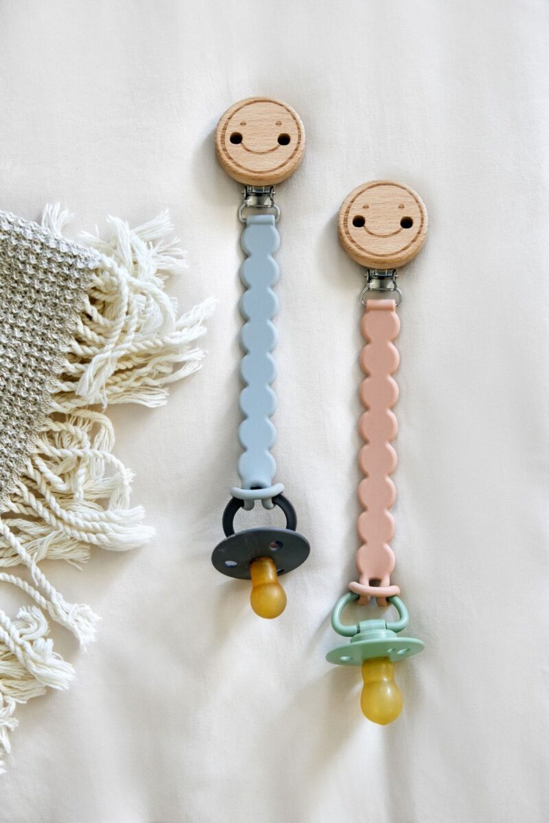 Schnullerkette aus Silikon "Tiny" - Smile / Ahorn – Bild 3