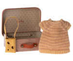 Maileg - Gestricktes Kleid und Tasche im Koffer Große Schwester Maus
