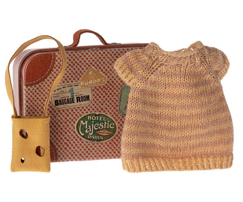 Kleidung für die Maus "Gestricktes Kleid und Tasche" im Koffer - Große Schwester Maus – Bild 3