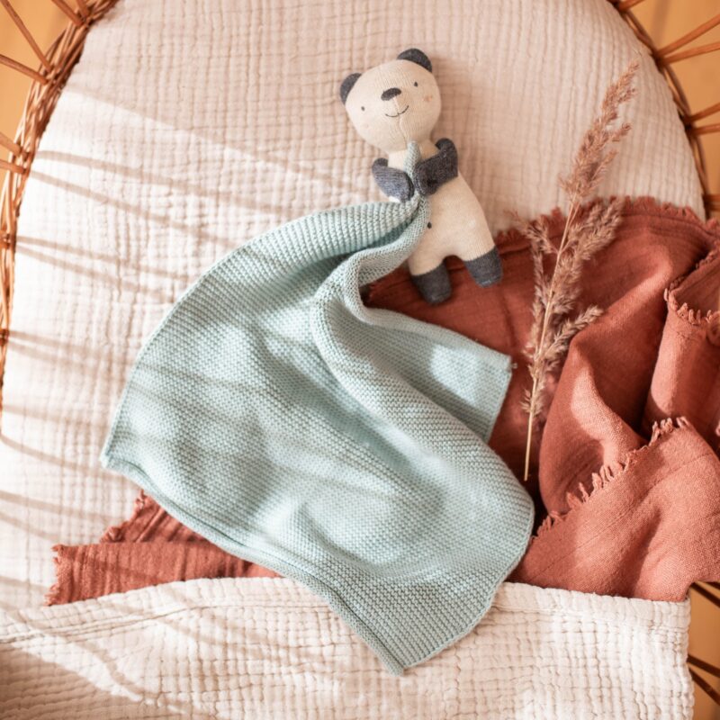 Kuscheltuch aus Bio-Baumwolle "Panda mit Halstuch" – Hellblau – Bild 2