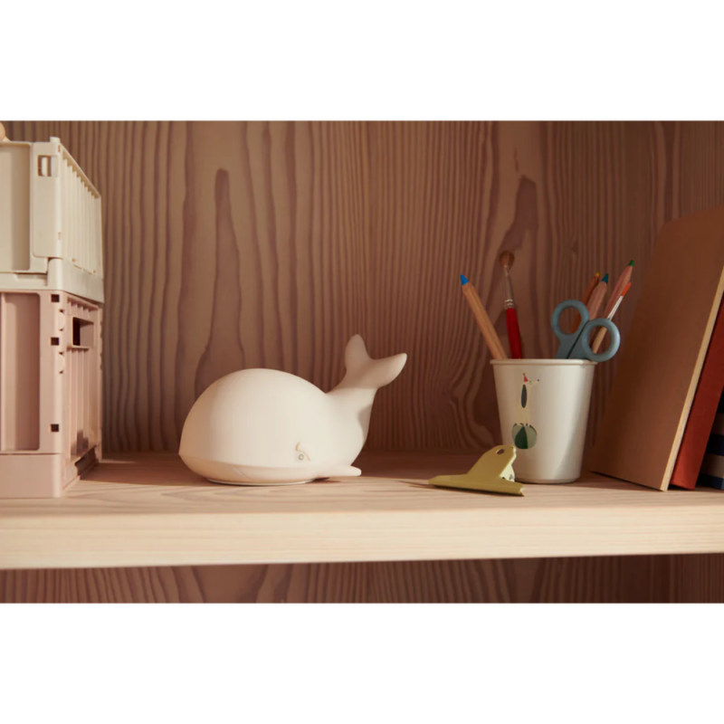 LED-Nachtlicht aus Silikon "Winston Night Light" - Wal / Sandy – Bild 4