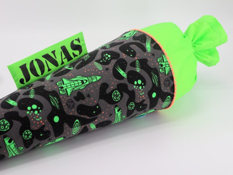 Schultüte "Space neon grün"- mit Namen