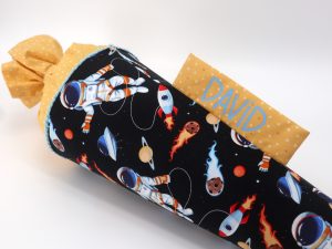 Schultüte "Weltall be positive"- mit Namen