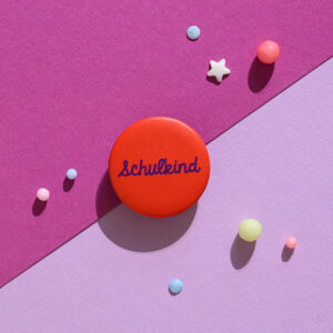 Ava&Yves - Button "Schulkind" - feuerrot/lila
