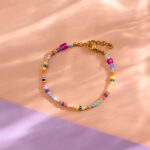 ava-yves-perlenarmband-bunt-mit-karabinerverschluss-saeckchen-in-tuerkis-weiss-2