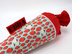 Schultüte "Blaue Erdbeere"