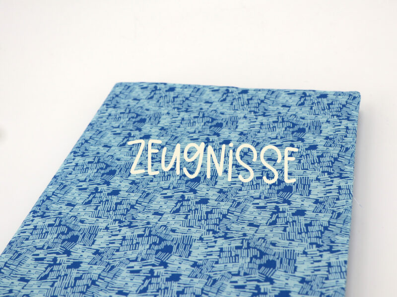 Zeugnismappe_mit_Namen_Striche